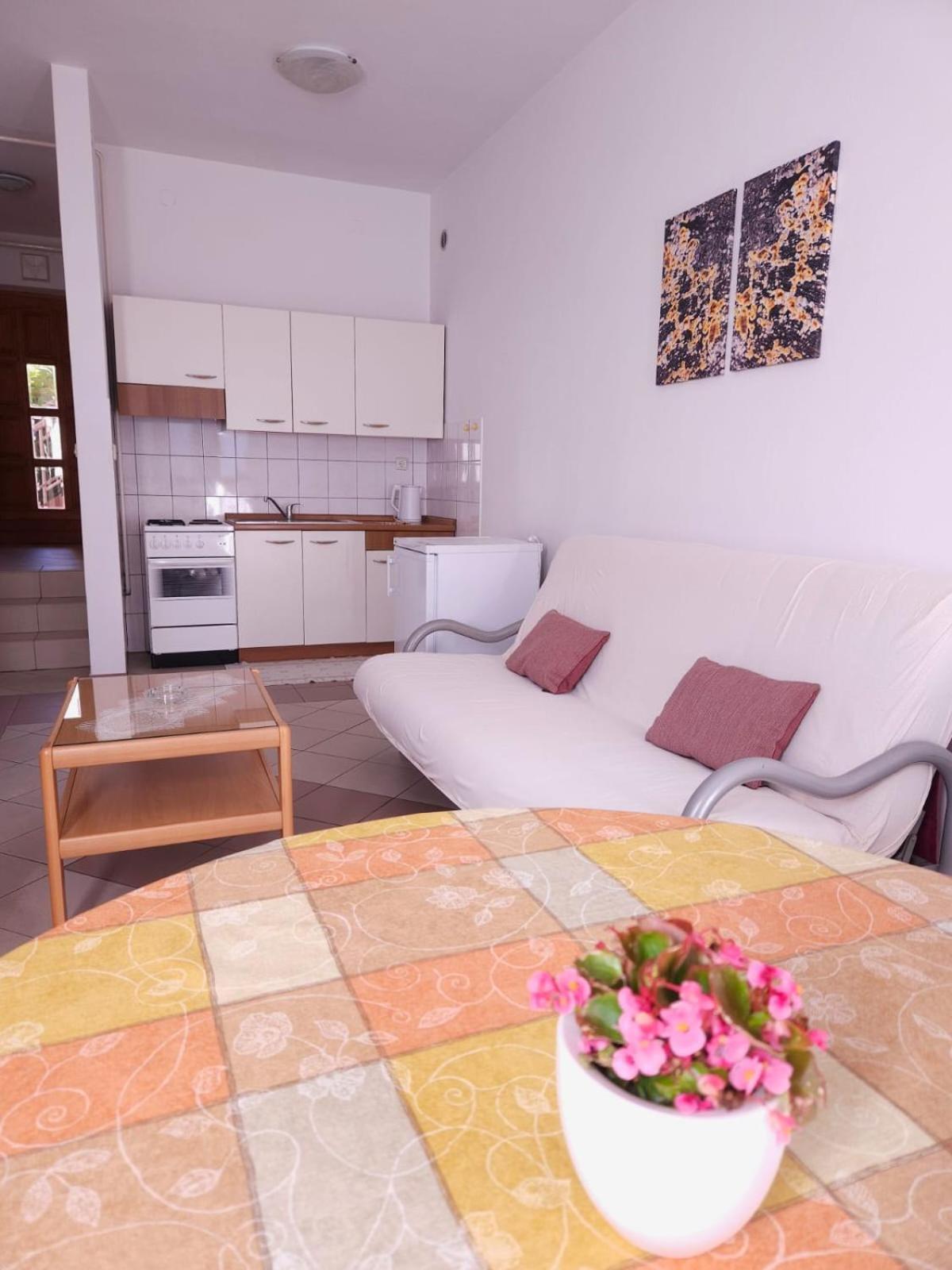 Lorena Apartments In พูลา ภายนอก รูปภาพ