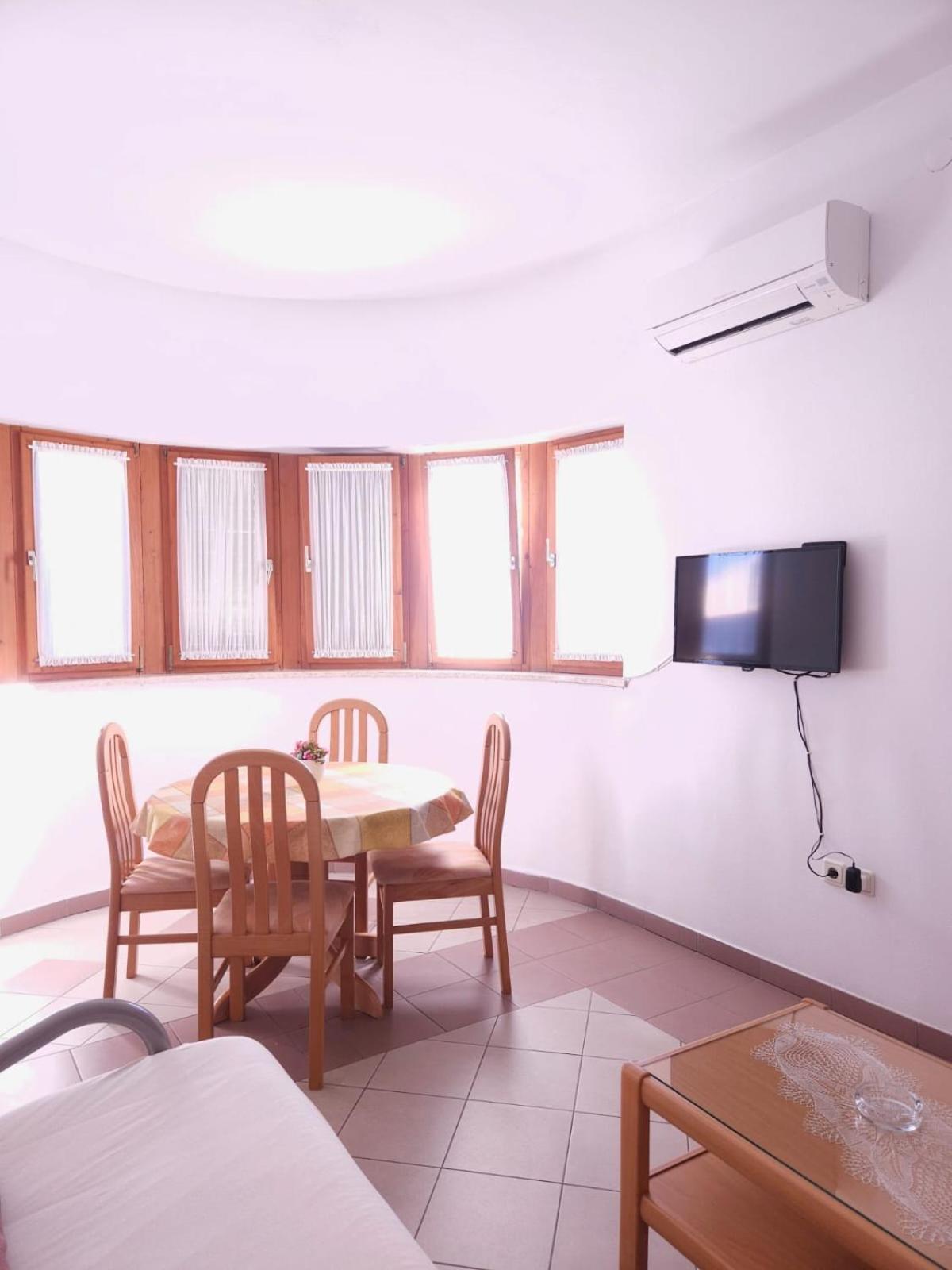 Lorena Apartments In พูลา ภายนอก รูปภาพ